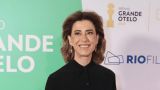 Fernanda Torres no tapete vermelho do prêmio Grande Otelo 2025
